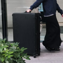 Looking Glass Hololuminescent™ Display (HLD)